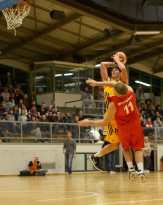 Royals-Herren gewinnen ihr erstes Spiel
