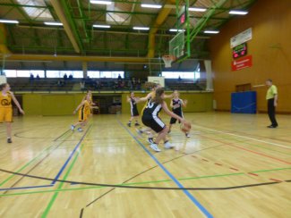 weibliche u17 der Basketballer gewinnt 1. Saisonspiel